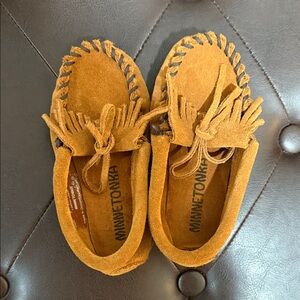 NWOT**** Minnetonka Kids Moccasins - Brown Fringe Toddler size 7 NEVER WORN!!